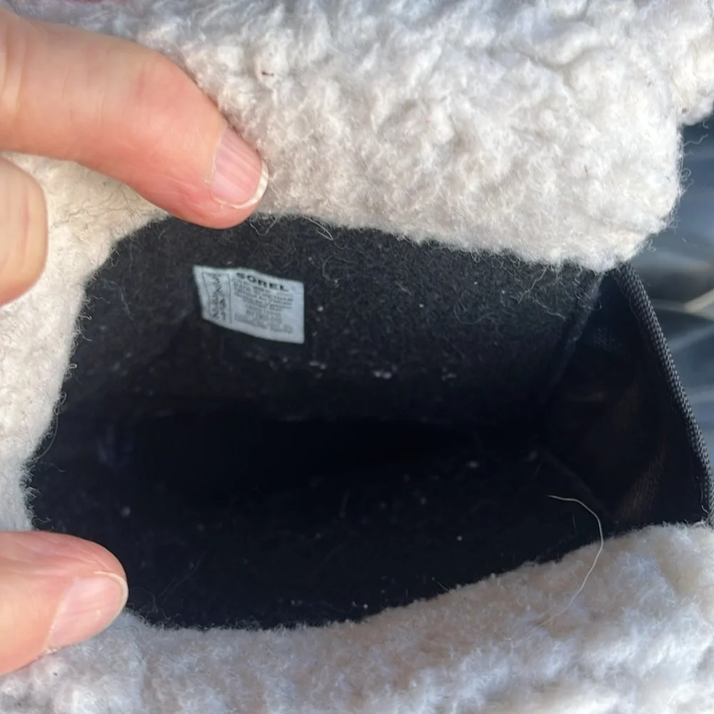 COPY - SORELS kids EUC. Removable inner insulated liners. Size 3 (US), 34 (EU)